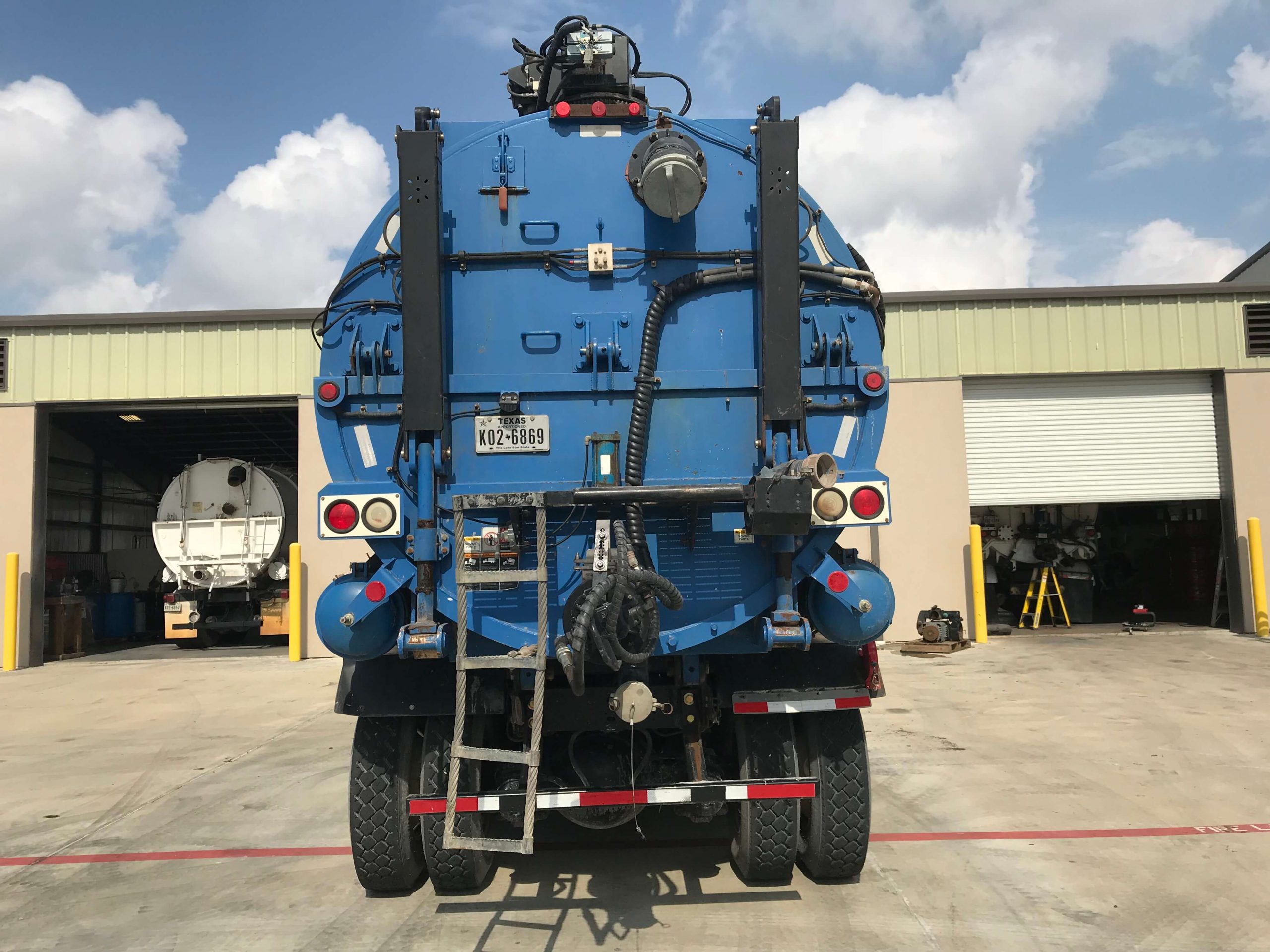 2012 Guzzler Classic Industrial Vacuum Truck w/ Vacuum Boom & Sludge Pump Hydro Vac and Combo