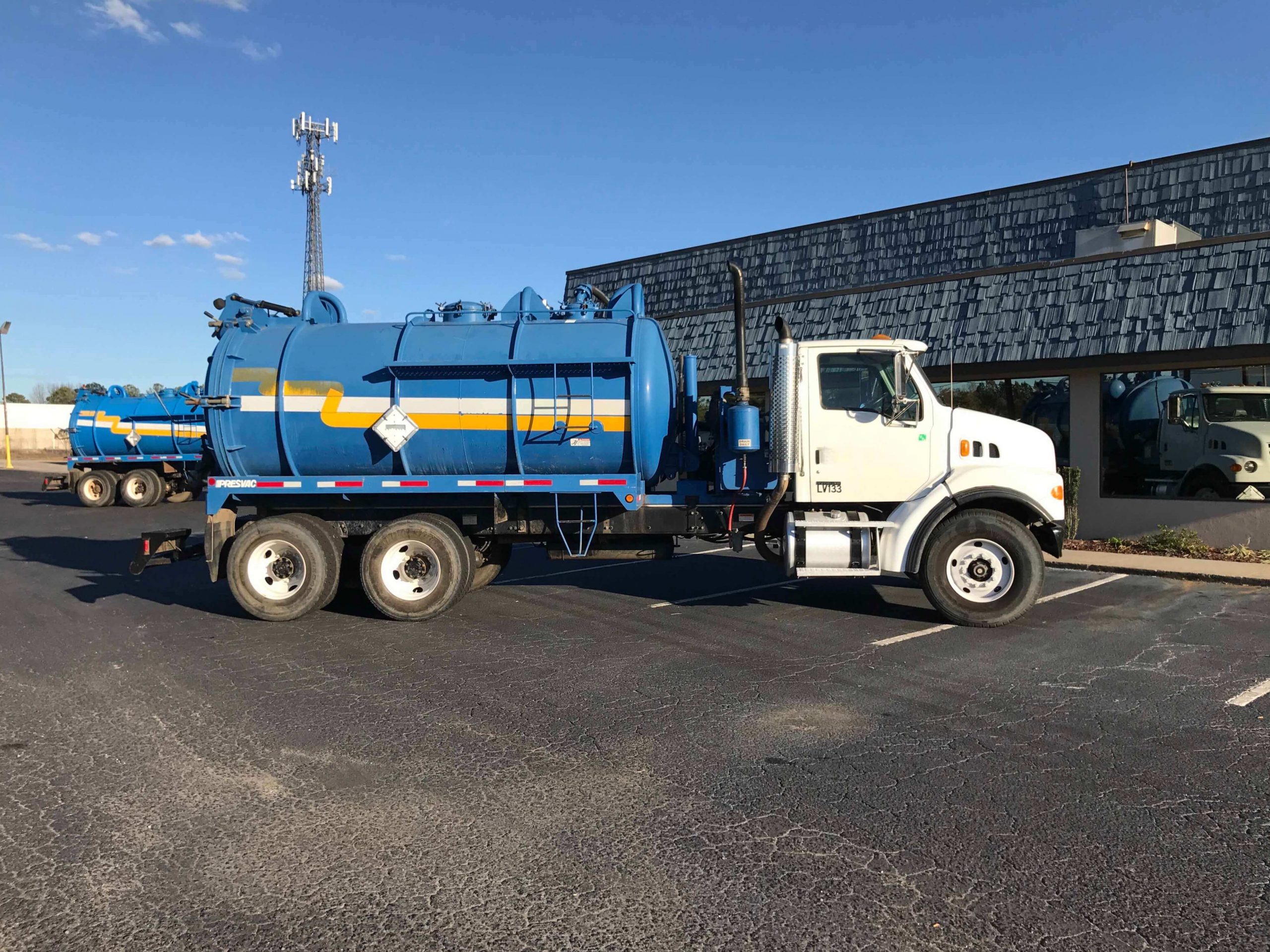 2007 Presvac DOT 412 (3150Gallon) Vacuum Truck w/ Automatic Trans