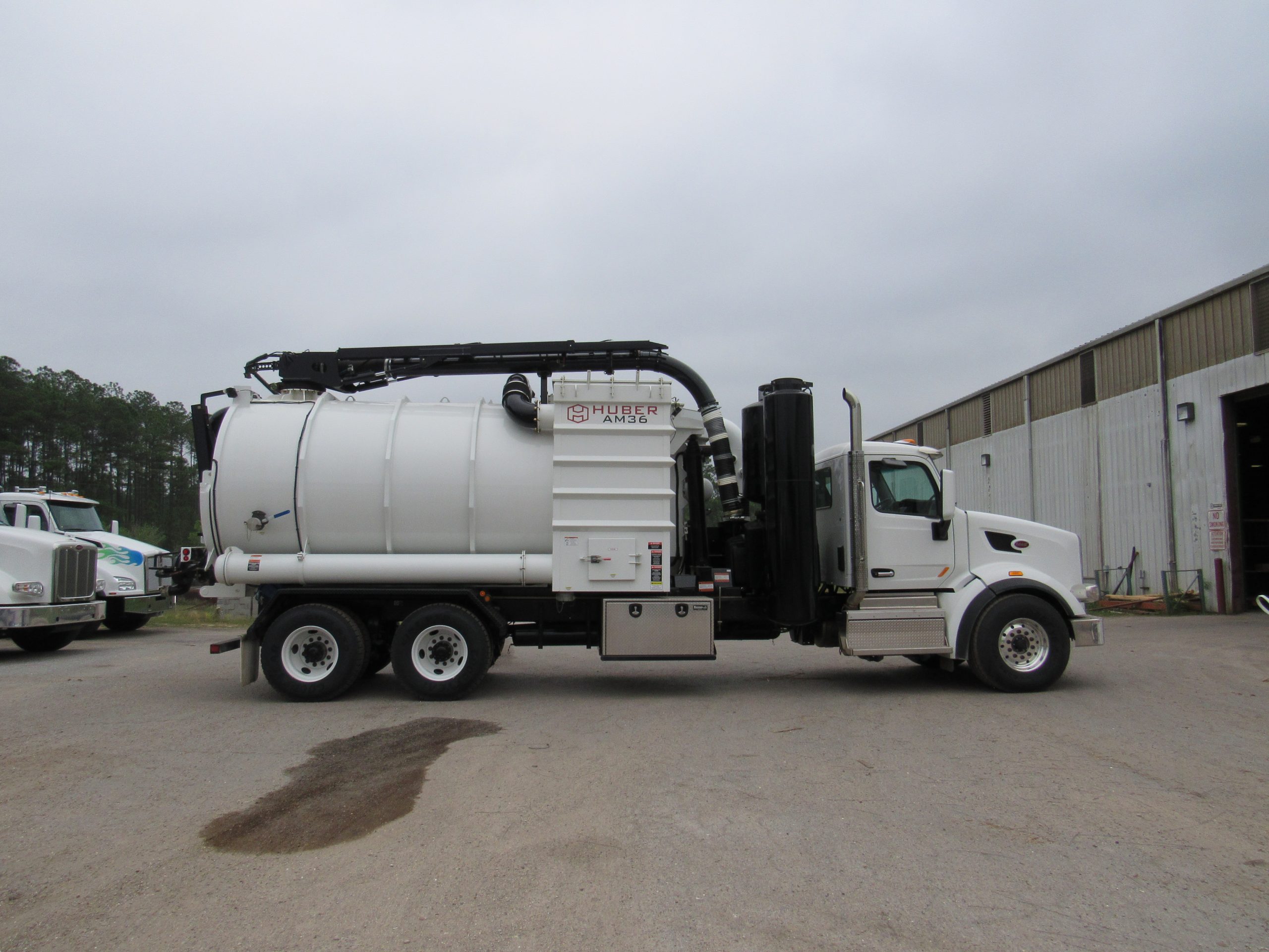 2020 Keith Huber AM36 Industrial Vacuum Truck w/ Vacuum Boom