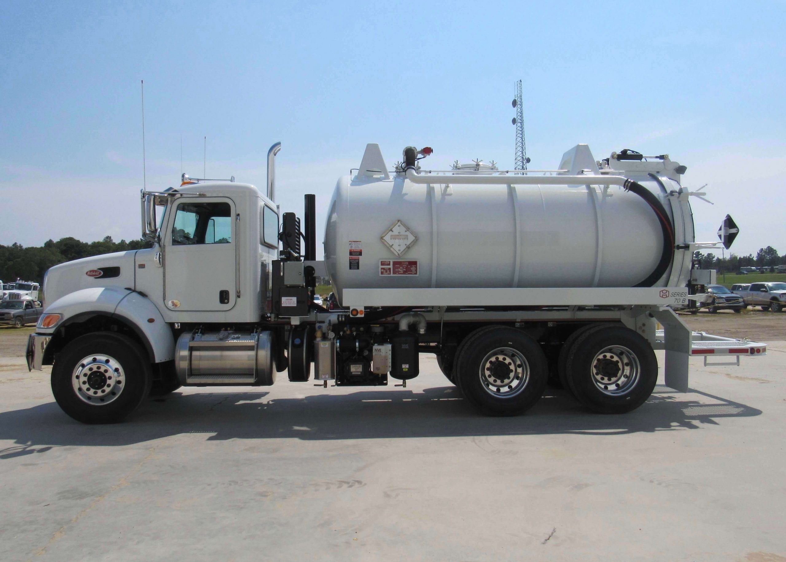 2021 Huber Dominator DOT 412 (3000Gallon) Vacuum Truck w/ Automatic