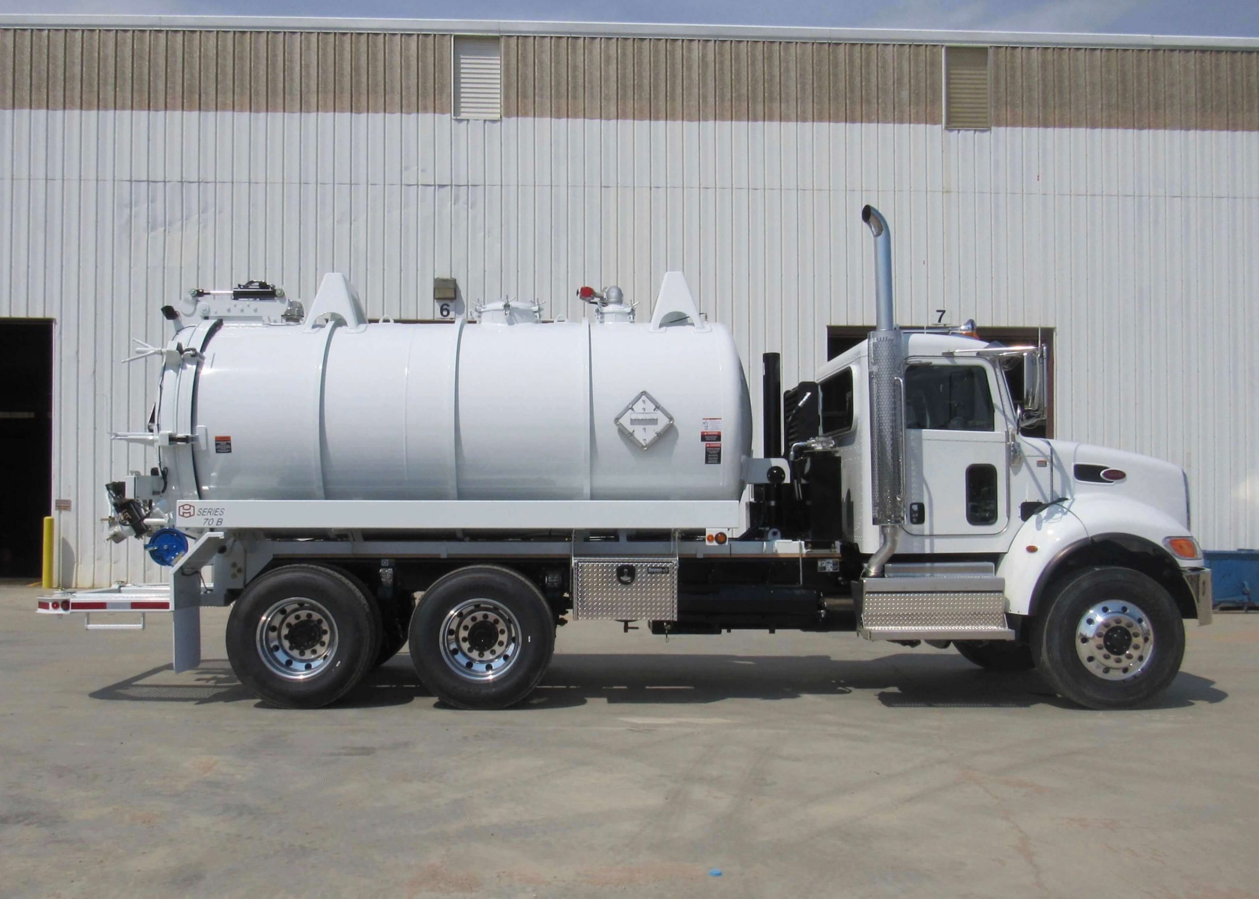 2021 Huber Dominator DOT 412 (3000Gallon) Vacuum Truck w/ Automatic Trans Hydro Vac and Combo