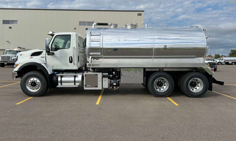2026 International HV607 (4000-Gallon) Imperial Industries Vacuum Truck w/ NVE 4310 (940 CFM) Vacuum Blower
