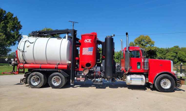 2014 Peterbilt 389 Glider (18-Yard) Guzzler Classic Industrial Air Mover w/ Railroad Hi-Rail System